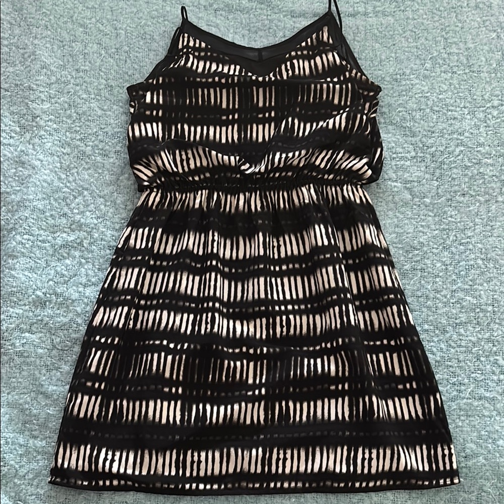 Express Black And Cream Patterned Mini Dress Incl… - image 1